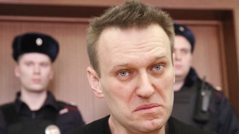 За какие слова блогеру Навальному придется расплачиваться по возвращении в Россию