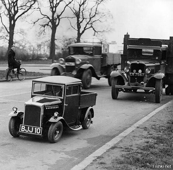 Родители провожают дитятко в автошколу )))