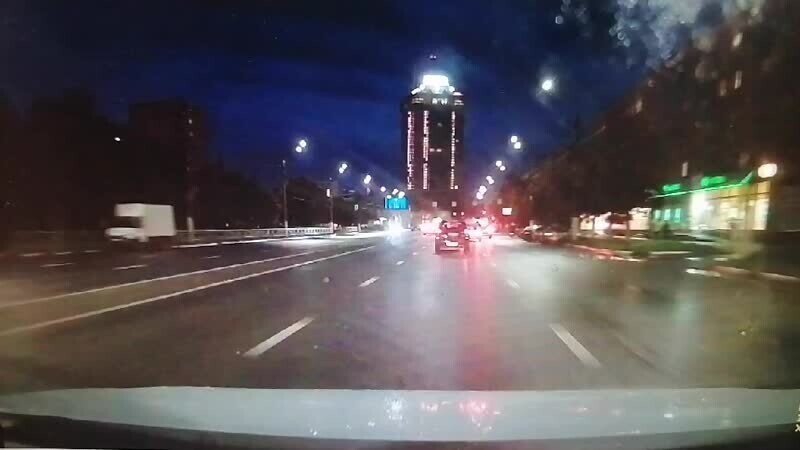 Появилось видео момента ДТП на Вагжанова в Твери, где "БМВ" на скорости вылетел на встречку