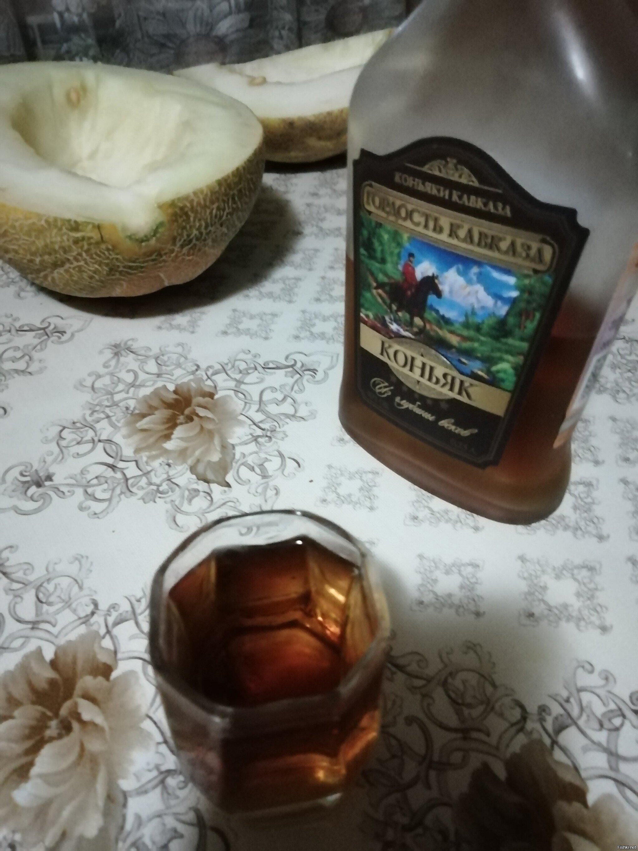 Я коньяк пью