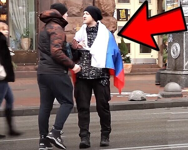 Реакция украинцев на российский флаг в Киеве и реакция русских на флаг Украины