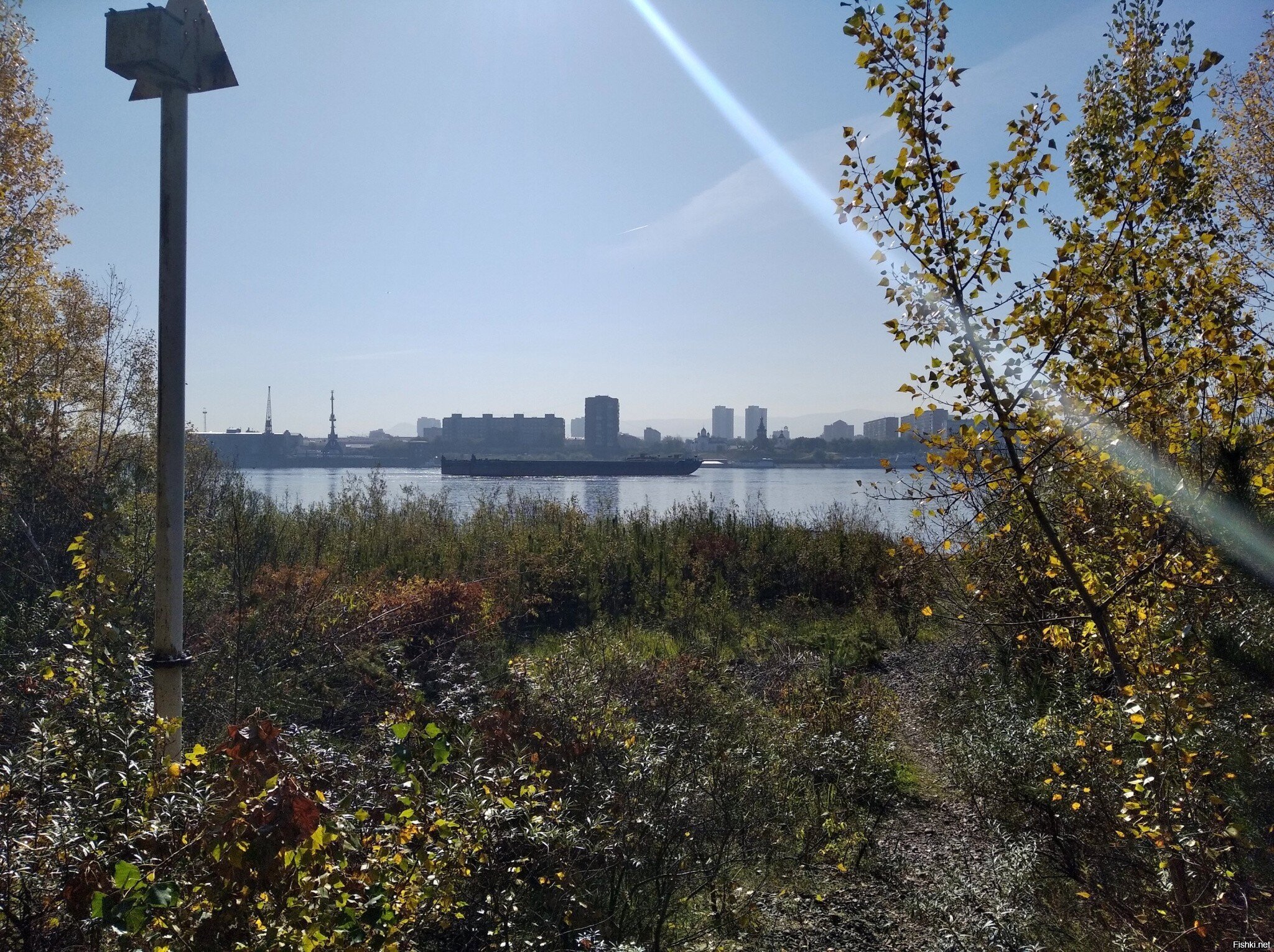 Накрывает город смог,
