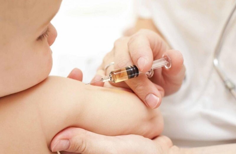 Можно ли ребенку гулять после вакцинации «Пентаксимом»?