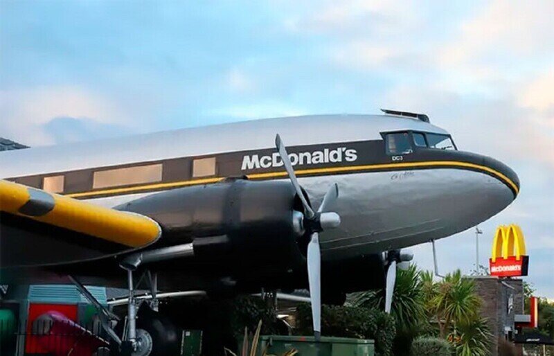 Австралийцы открыли Макдональдс в самолете