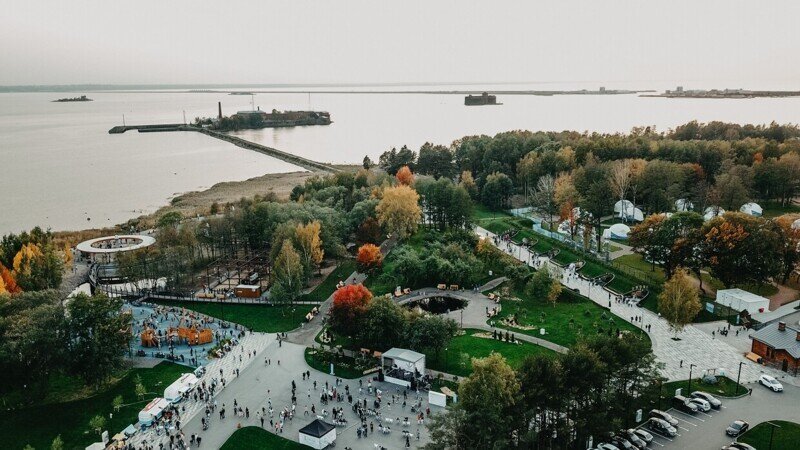 В Петербурге красиво отметили Всемирный день туризма