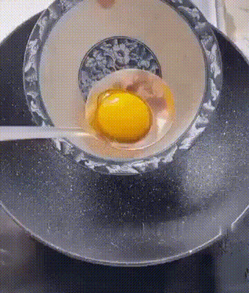 Необычное приготовление яичницы