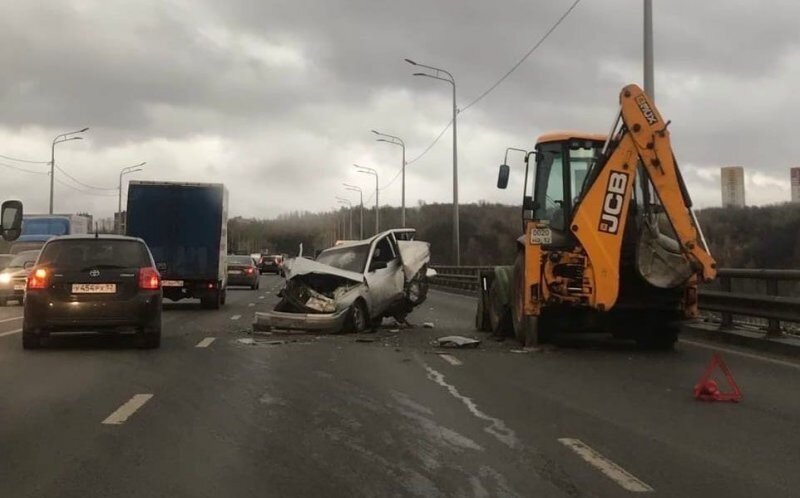 Авария дня. В Нижнем Новгороде ВАЗ превратился в груду металла