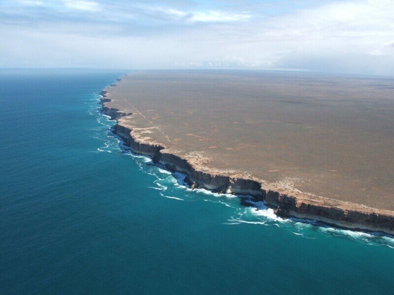 Равнина Налларбор (Nullarbor Plain) и утесы Банда (Bunda Cliffs)