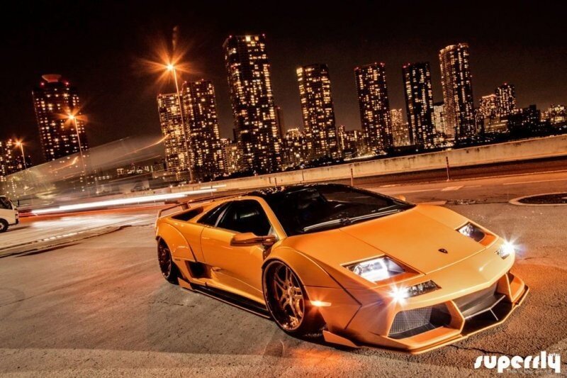 Сделано в Японии! Расширенный Lamborghini Diablo на улицах Токио