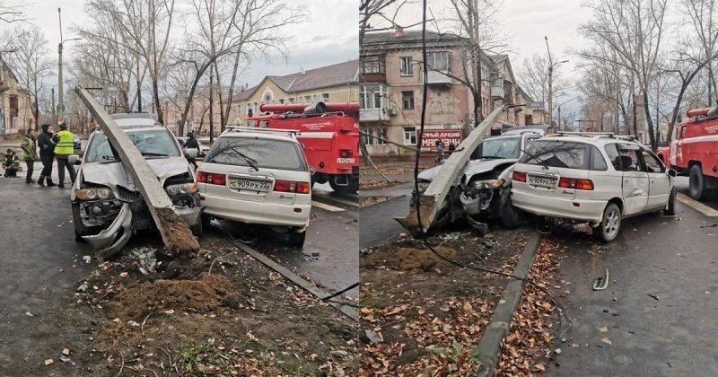 В Бийске водитель BMW не уступил дорогу: бетонный столб упал на автомобиль