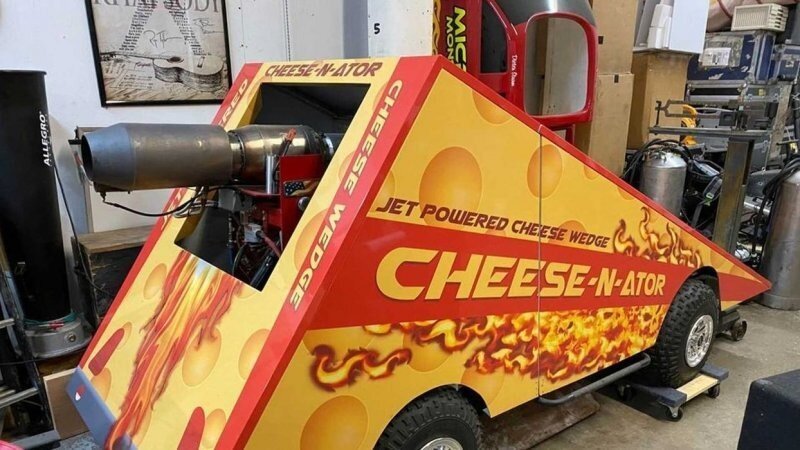 Cheese-N-Ator — кусок сыра с реактивным двигателем 