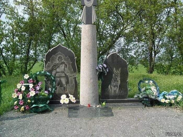 на Черкащине (Украина) есть памятник 150 военным кинологам и их собакам, кото...