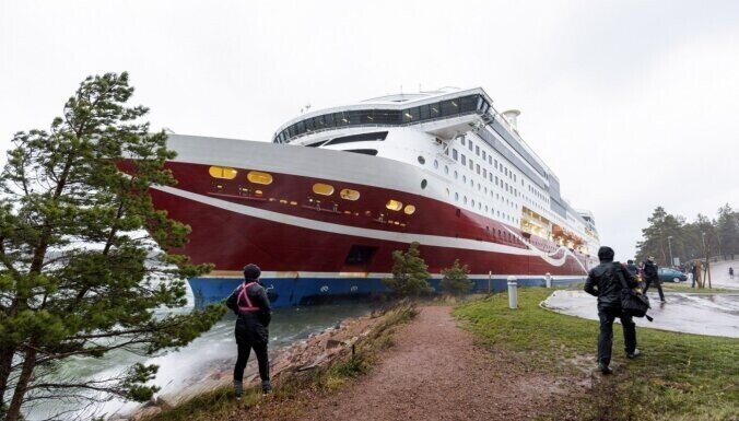 Корабль Viking Line сел на мель в Балтийском море