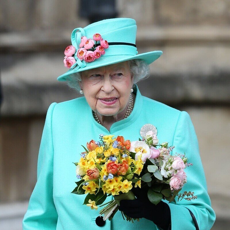 Елизавета II собралась отречься от трона в пользу сына Чарльза