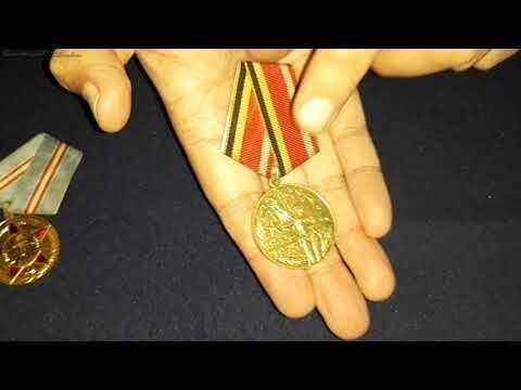 Советские медали и памятный знак к годовщинам Победы в Великой Отечественной войне