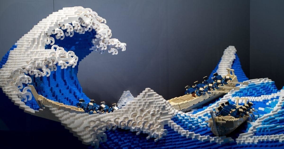 Знаменитую гравюру «Большая волна» собрали из 50&nbsp;000 деталей LEGO
