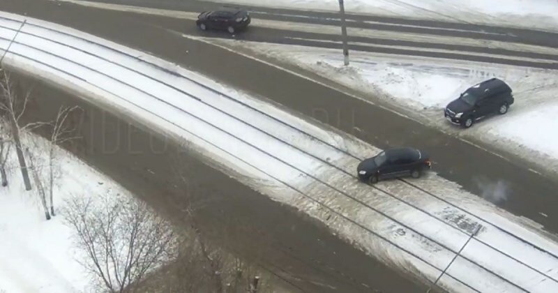 Удивительные манёвры водителя из Бийска привели к ДТП