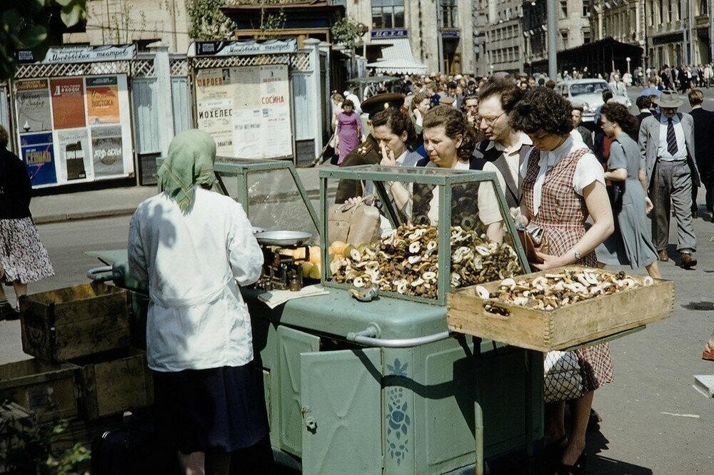 Уличная торговля в советской Москве