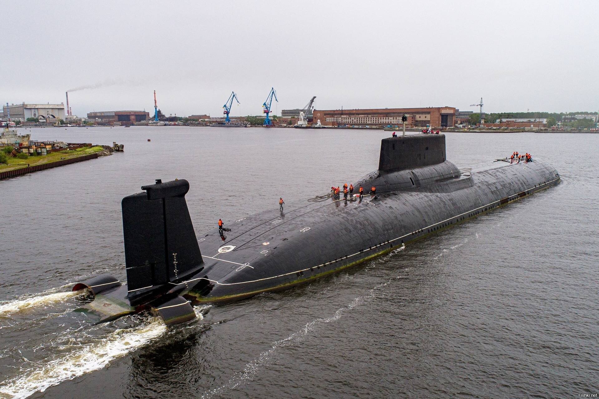 ТК-208 «Дмитрий Донской» — советский и российский тяжёлый атомный ракетный по...