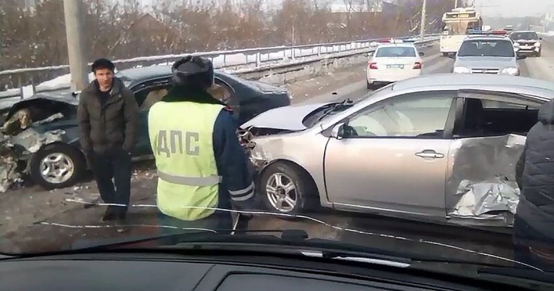Авария дня. Серьезное ДТП в Новокузнецке