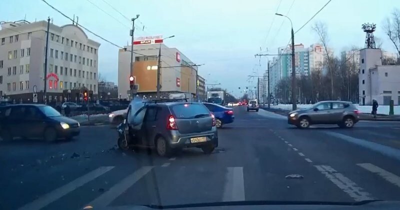 ДТП в Москве, не поддающееся логике