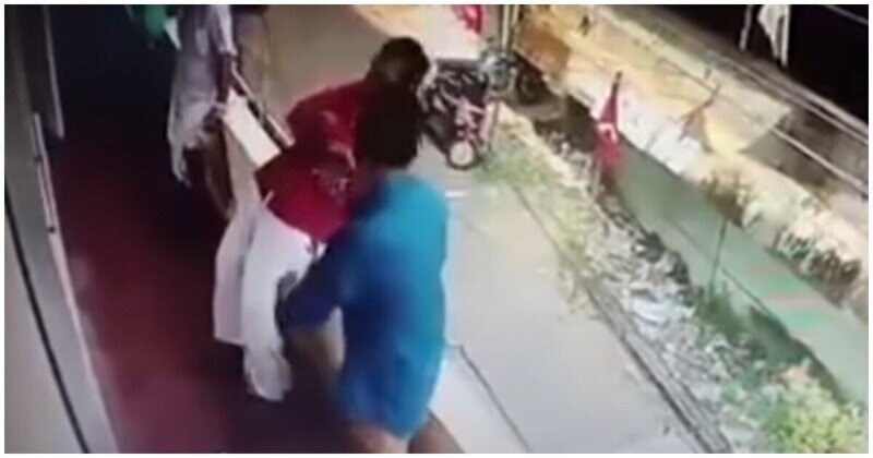Житель Индии успел поймать падающего с балкона мужчину