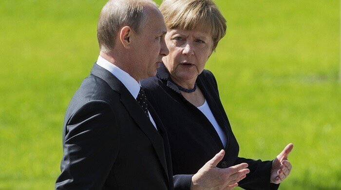 ЕС умывает руки: Меркель попросила Путина разобраться с Украиной