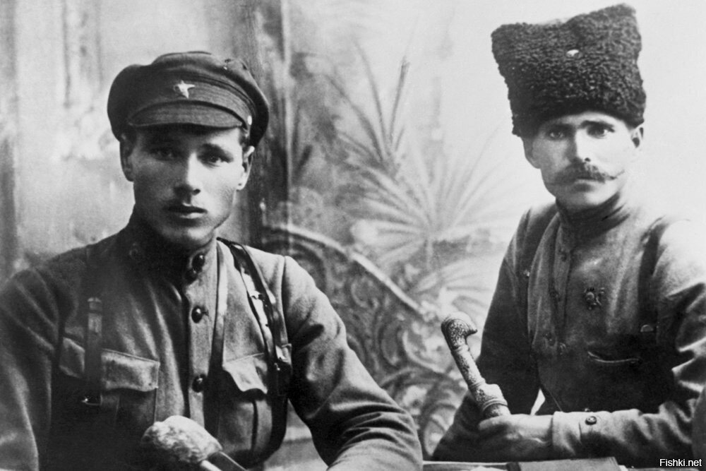 На снимке неизвестного автора - командир 25-й стрелковой дивизии Василий Чапа...