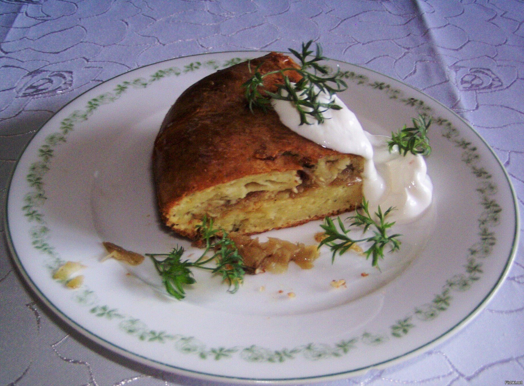 Пирог с начинкой из жареной капусты и сардиной из банки
