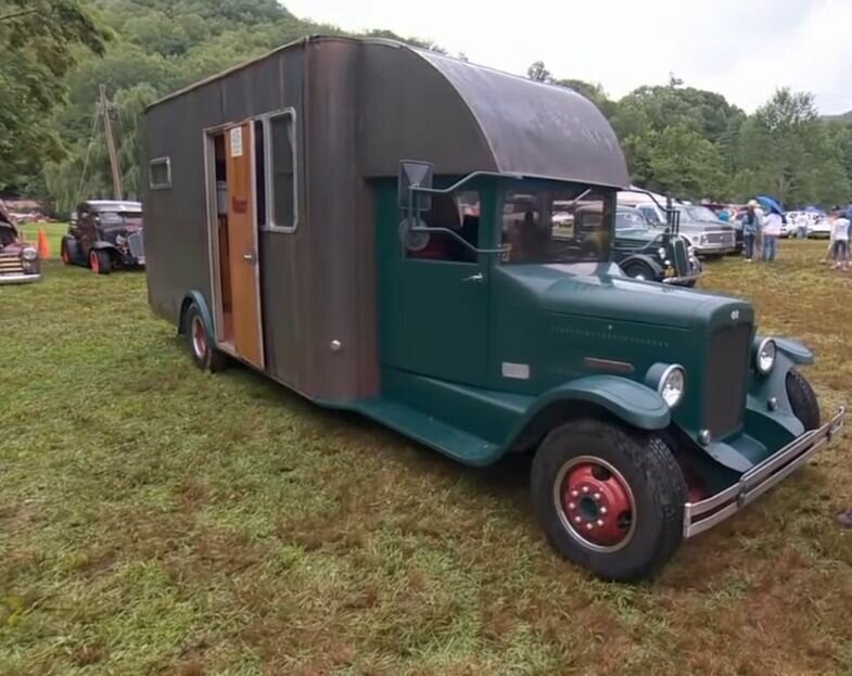 В нем есть даже ванна: автодом в викторианском стиле, сделанный из старого грузовика