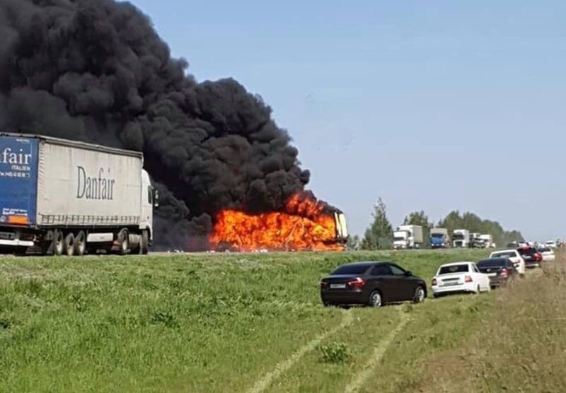 Авария дня. Столкновение трех большегрузов в Ульяновской области