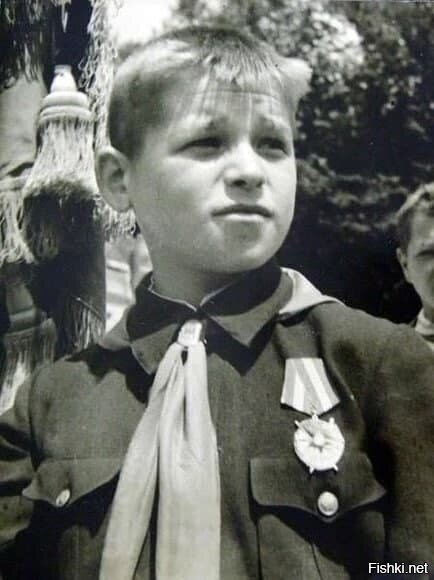 1 июня 1944 года 12-ти летний киевский пионер Костя Кравчук был награждён орд...