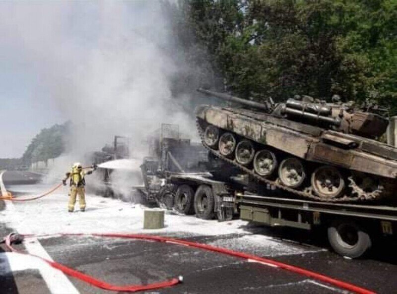 В Польше в  ДТП загорелись танки
