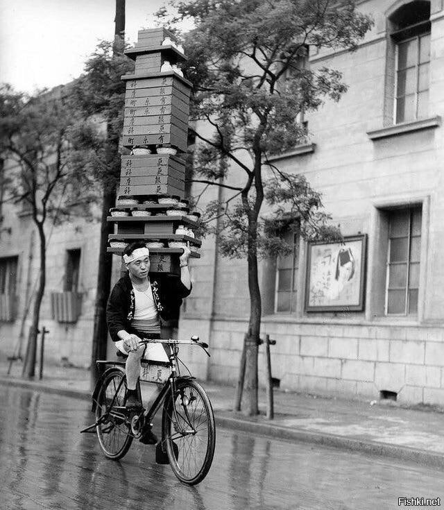 Доставщик лапши в Токио, 1935 год