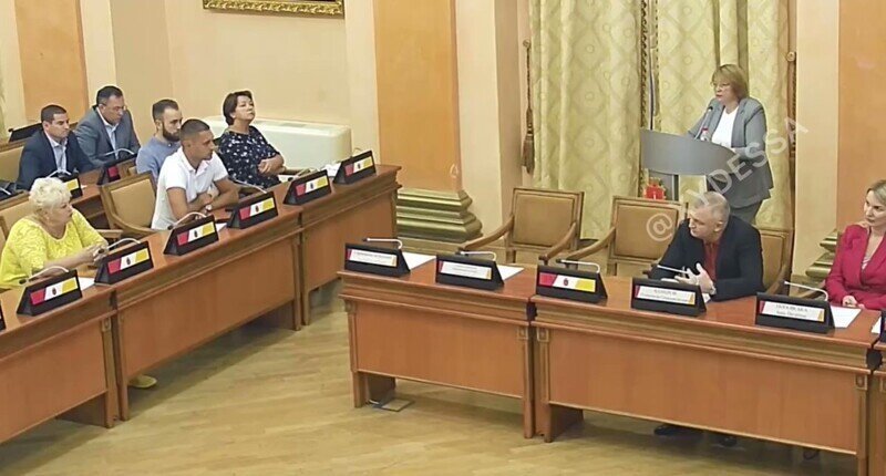 На сессии горсовета Одессы депутаты пытаются говорить на украинском языке