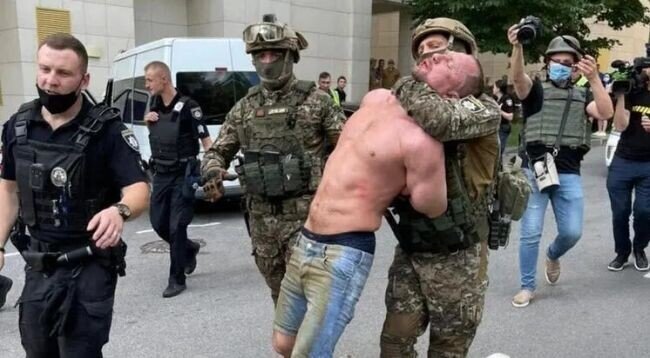 В Киеве полиция задержала мужчину, стрелявшего в полицейских