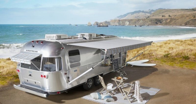 Новый трейлер Airstream Pottery Barn Special Edition идеально подходит для глэмпинга