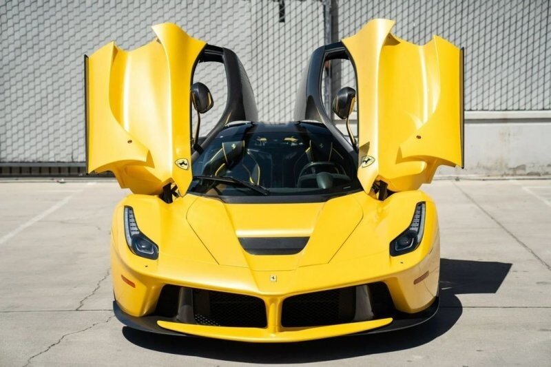 Ferrari LaFerrari за 4 миллиона долларов, окрашенный уникальной краской Giallo Triplo Strato