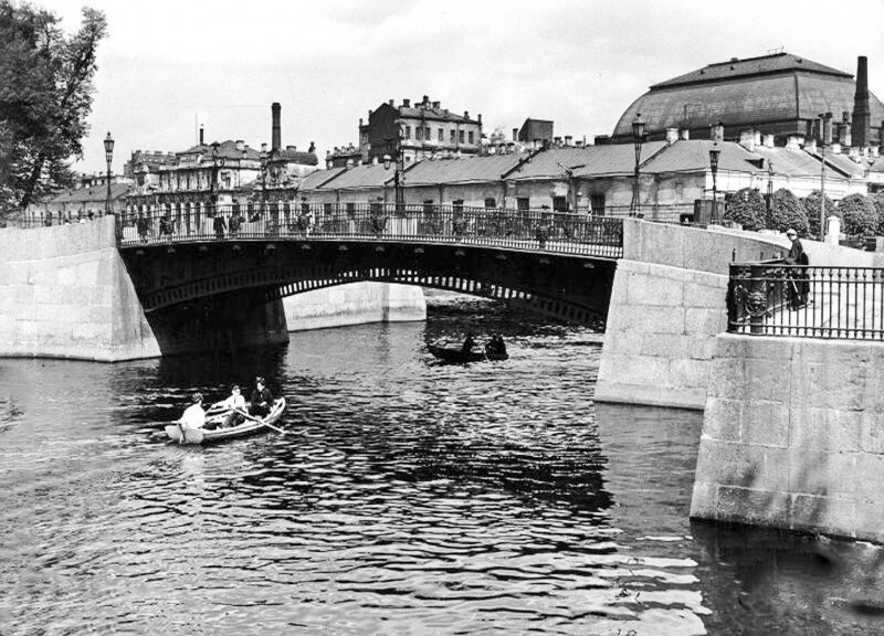 Старый Петербург. Набережные реки Мойки