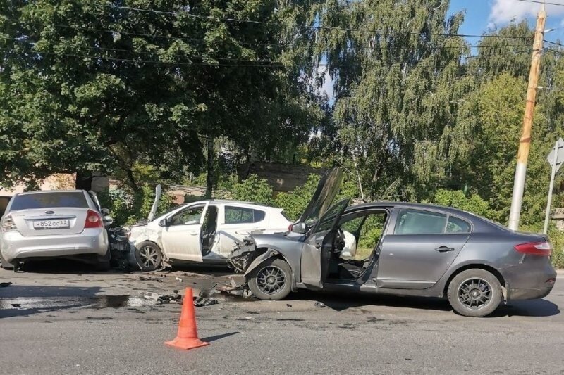 Авария дня. Восемь пострадавших и один идиот