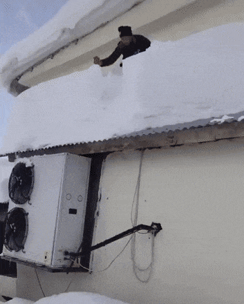 Самый быстрый способ очистить снег с крыши