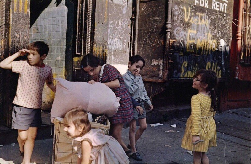 Уличная жизнь Нью-Йорка с 1930-х до 80-х годов в фотографиях Элен Левитт