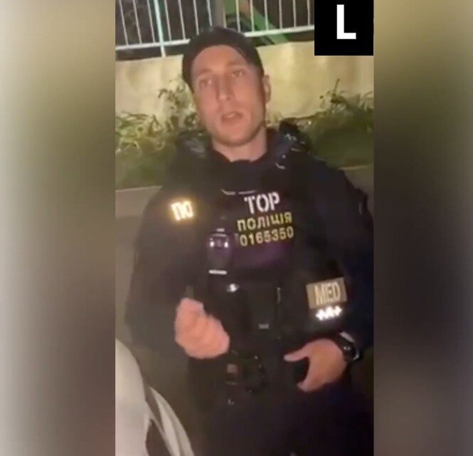 В Хмельницкой области неадекватная женщина не дала полицейскому спасти кота из-за русского языка
