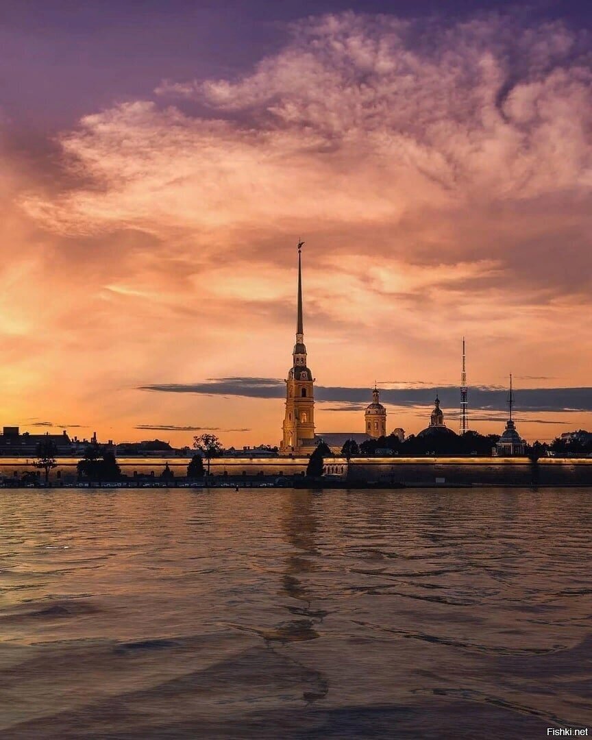Петропавловская крепость на закате