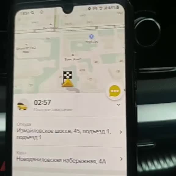Таксист из Киргизии устроил скандал с пассажиркой из Китая