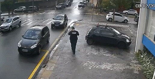 Погнул, гад, лестницу