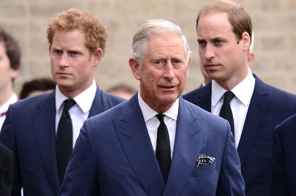 Принц Чарльз лишил непутевого сынка Гарри и его жену прав на Кларенс-хаус