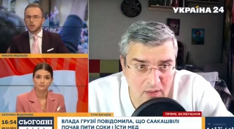 Твои глаза и твои мысли… Не можете на русском. А почему ж тогда не по-английски ???