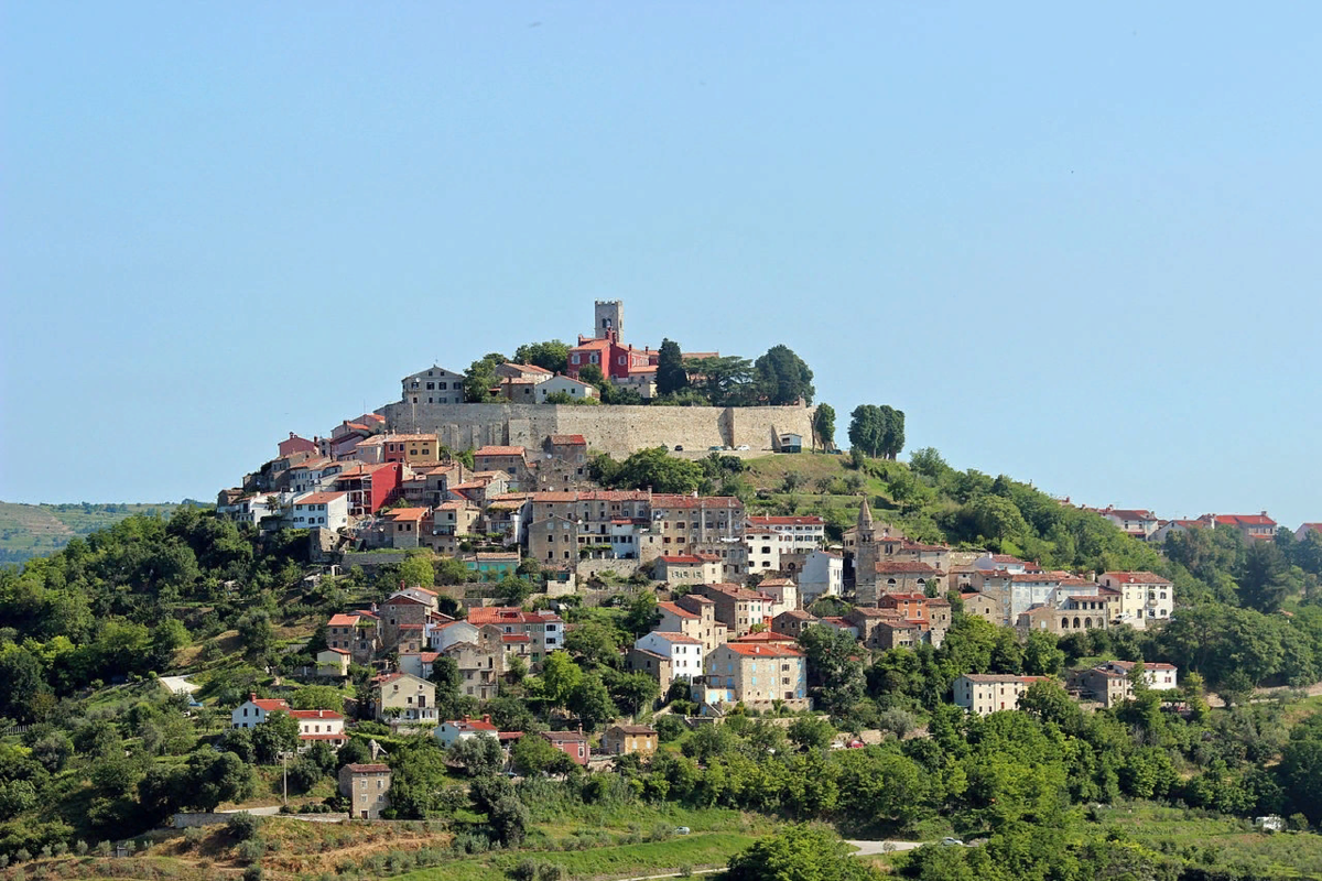 Мотовун - удивительный город на холме в Хорватии