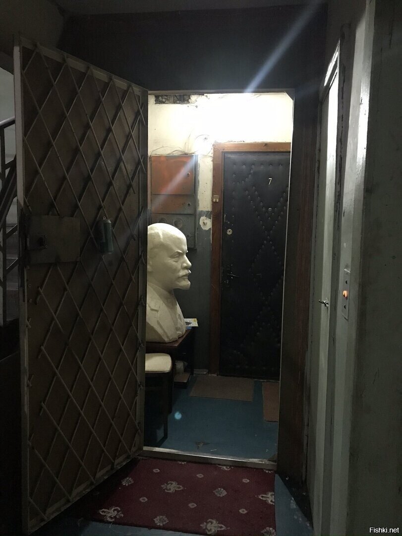 А Феликс дома